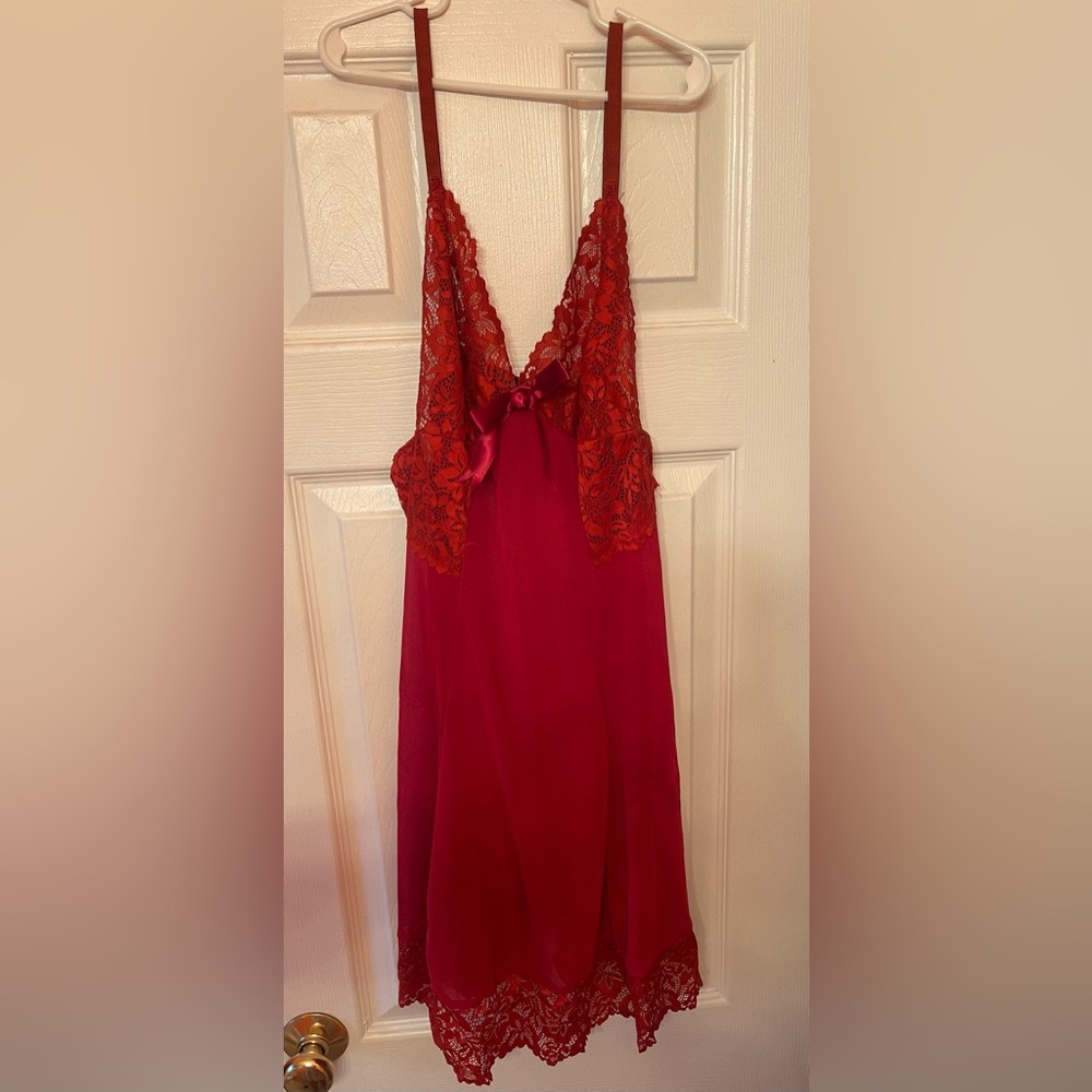 Intimate red nighty